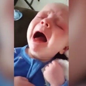 צפו: למה האמא הזו פרסמה סרטון של התינוק שלה מתקשה לנשום?