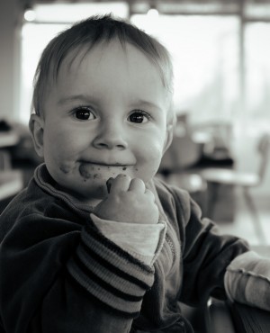 טחון, מרוסק או אוכל אצבעות: המדריך המלא לתזונת התינוק בשנה הראשונה