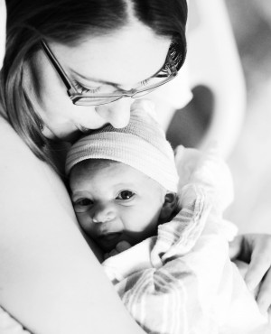 זהירות! התינוק יתרגל להירדם רק על הידיים!